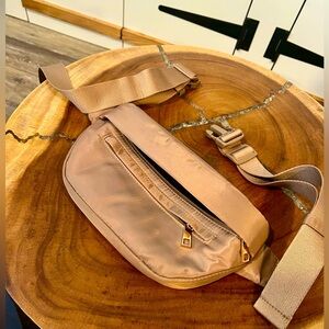 NWOT. Crossbody bag. Neutral. Caramel brown.